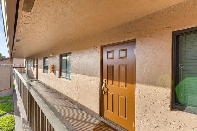 10003 Winding Lake Rd 203, Sunrise, FL 33351