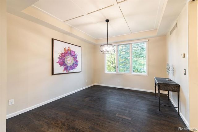 29508 Kenloch Drive, Farmington Hills, MI 48331