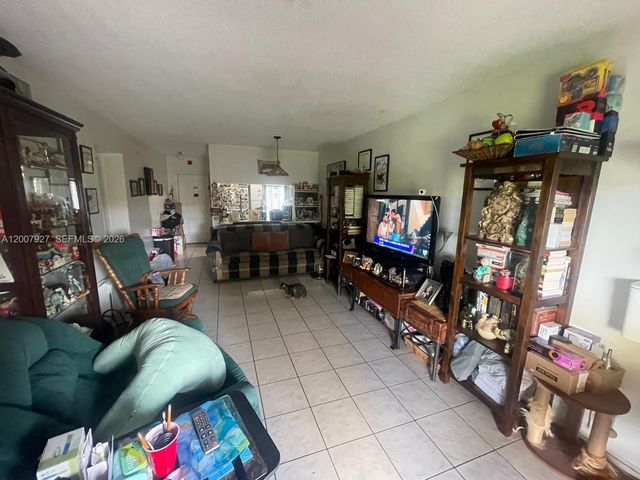 680 Miller Dr W401, Miami Springs, FL 33166