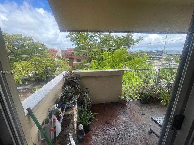 680 Miller Dr W401, Miami Springs, FL 33166