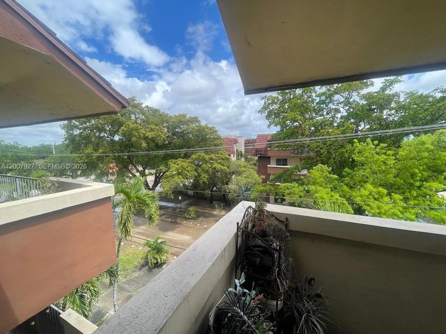 680 Miller Dr W401, Miami Springs, FL 33166