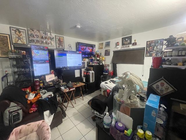 680 Miller Dr W401, Miami Springs, FL 33166