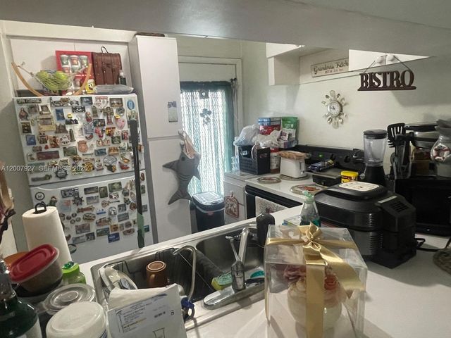 680 Miller Dr W401, Miami Springs, FL 33166