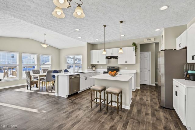 37269 White Feather Avenue, North Ridgeville, OH 44039