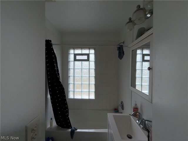 7222 Wright Avenue, Oakwood, OH 44146