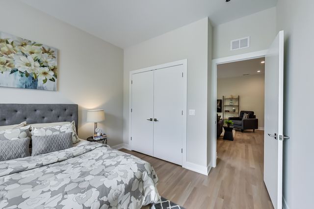 4010 N Lincoln Avenue 401, Chicago, IL 60618