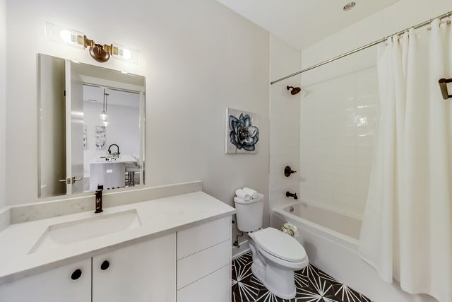 4010 N Lincoln Avenue 401, Chicago, IL 60618