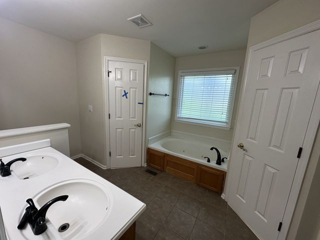 2678 Douglas Ln, Thompsons Station, TN 37179