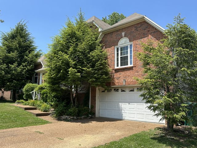 2678 Douglas Ln, Thompsons Station, TN 37179