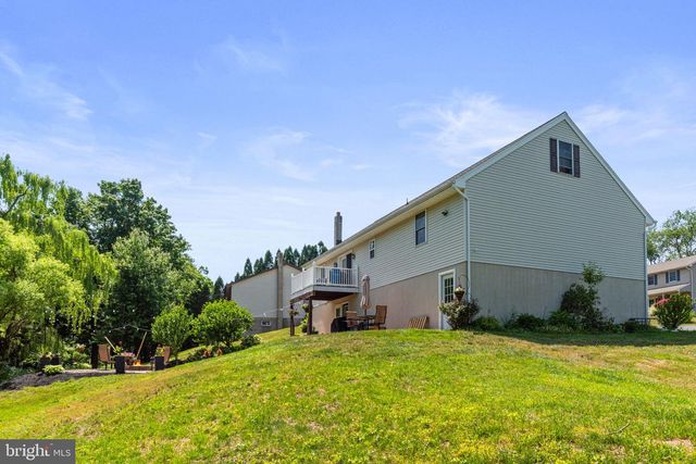 112 BEECH AVE, Fredericksburg, PA 17026