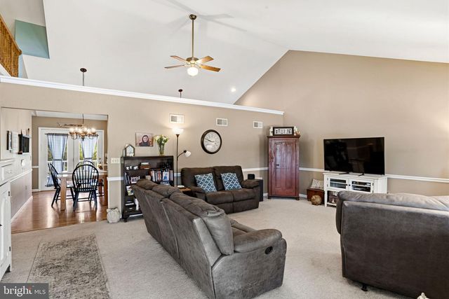 112 BEECH AVE, Fredericksburg, PA 17026