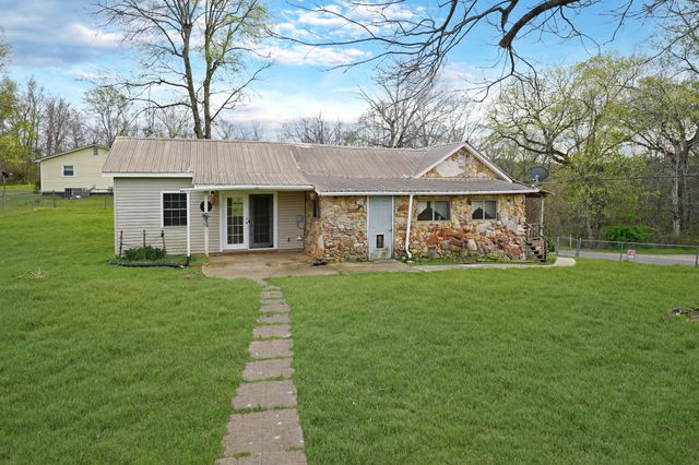 430 Spring St, Erin, TN 37061