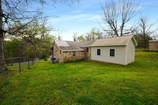 430 Spring St, Erin, TN 37061