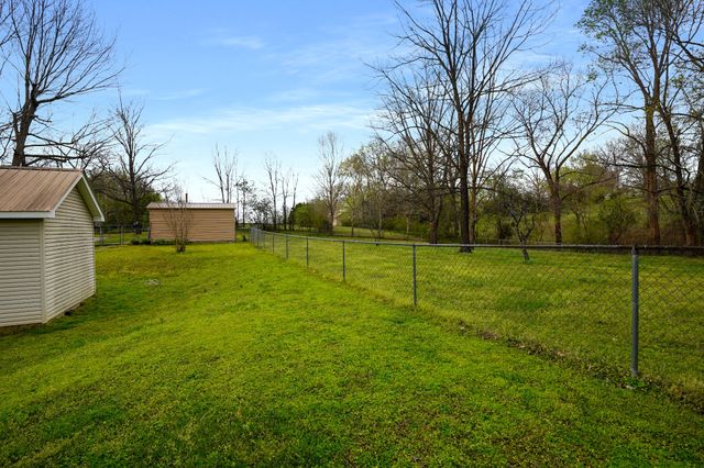 430 Spring St, Erin, TN 37061