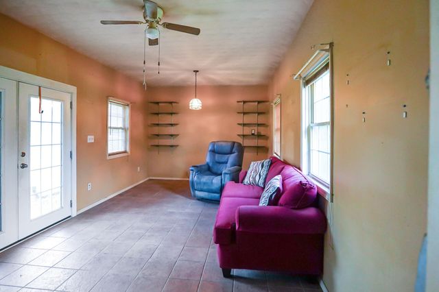 430 Spring St, Erin, TN 37061