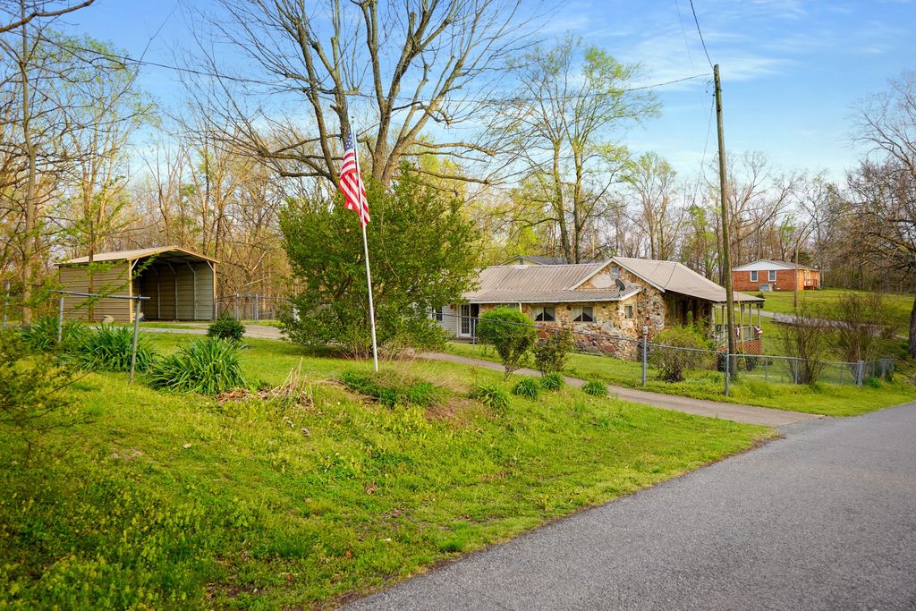 430 Spring St, Erin, TN 37061