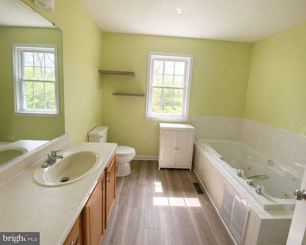 133 FOREST LINE RD, Easton, PA 18045