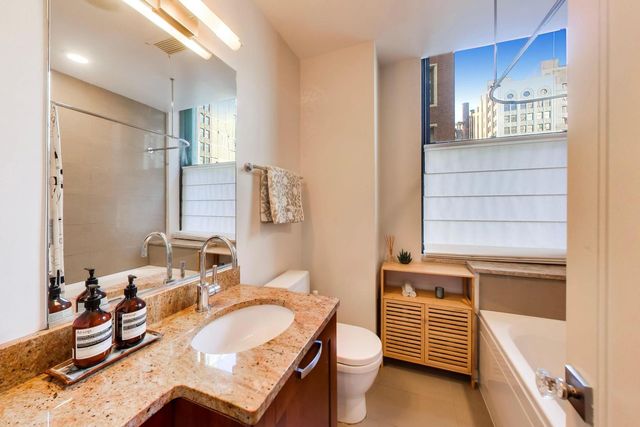 6 N Michigan Avenue 1111, Chicago, IL 60602
