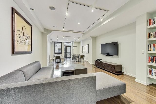 6 N Michigan Avenue 1111, Chicago, IL 60602