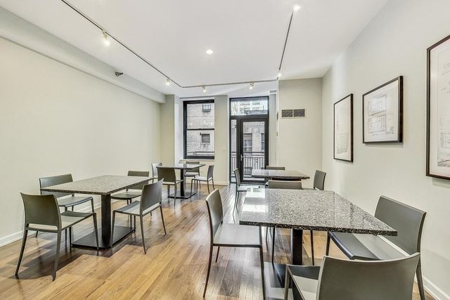 6 N Michigan Avenue 1111, Chicago, IL 60602