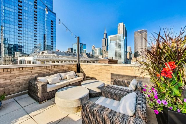 6 N Michigan Avenue 1111, Chicago, IL 60602
