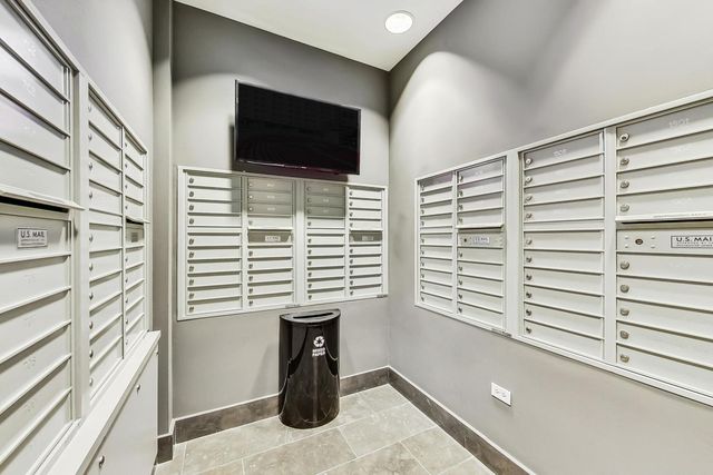 6 N Michigan Avenue 1111, Chicago, IL 60602