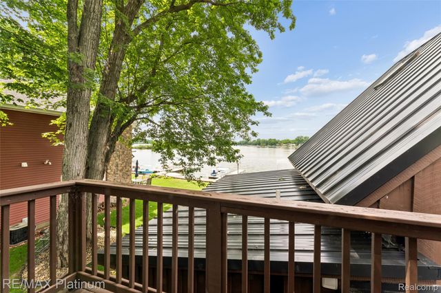 3154 PONEMAH Drive, Fenton Charter Township, MI 48430