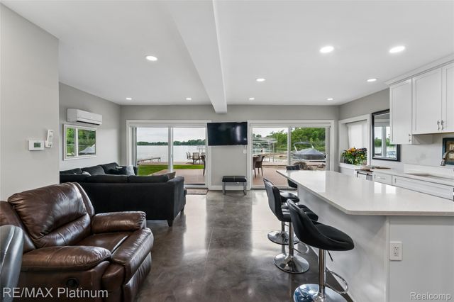 3154 PONEMAH Drive, Fenton Charter Township, MI 48430