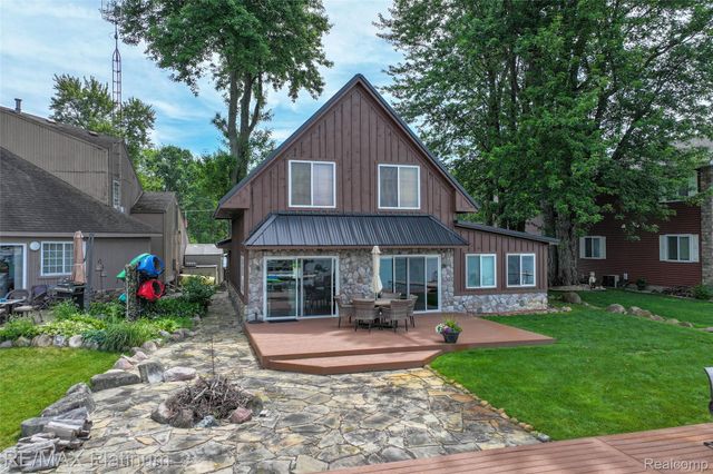3154 PONEMAH Drive, Fenton Charter Township, MI 48430