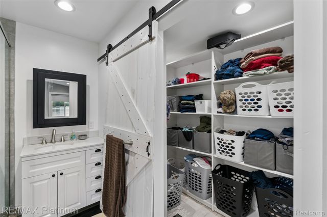 3154 PONEMAH Drive, Fenton Charter Township, MI 48430