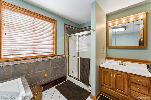 3154 PONEMAH Drive, Fenton Charter Township, MI 48430
