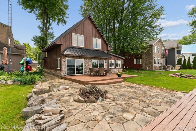 3154 PONEMAH Drive, Fenton Charter Township, MI 48430