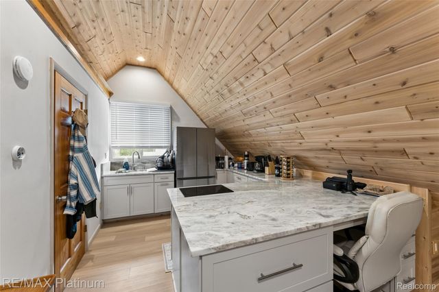 3154 PONEMAH Drive, Fenton Charter Township, MI 48430