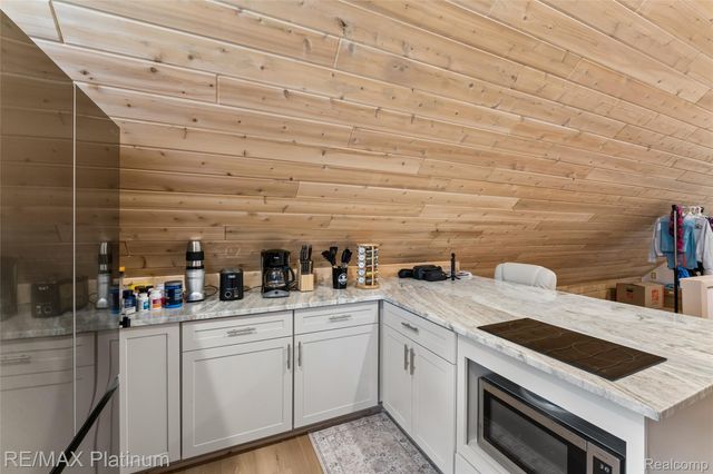 3154 PONEMAH Drive, Fenton Charter Township, MI 48430