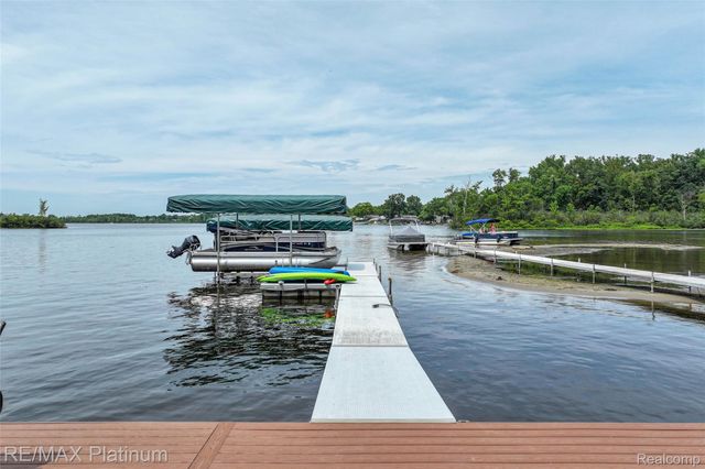 3154 PONEMAH Drive, Fenton Charter Township, MI 48430