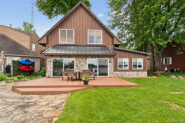 3154 PONEMAH Drive, Fenton Charter Township, MI 48430