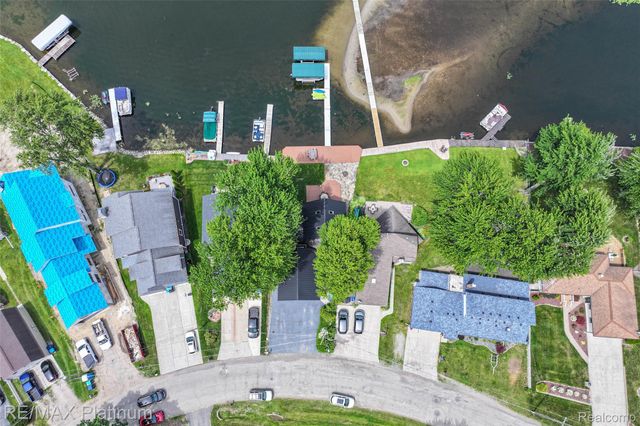 3154 PONEMAH Drive, Fenton Charter Township, MI 48430
