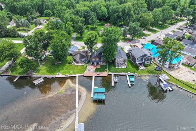 3154 PONEMAH Drive, Fenton Charter Township, MI 48430