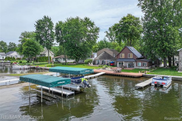 3154 PONEMAH Drive, Fenton Charter Township, MI 48430