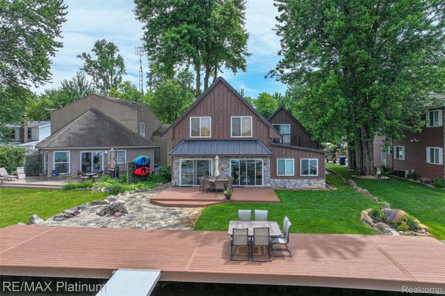 3154 PONEMAH Drive, Fenton Charter Township, MI 48430