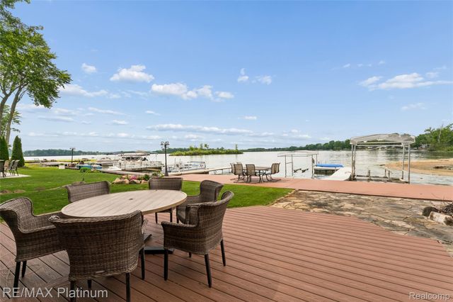 3154 PONEMAH Drive, Fenton Charter Township, MI 48430