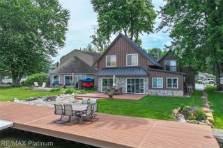 3154 PONEMAH Drive, Fenton Charter Township, MI 48430