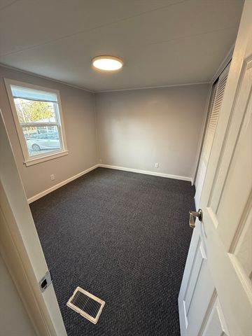 10 Willow Circle, Brimfield, MA 01010