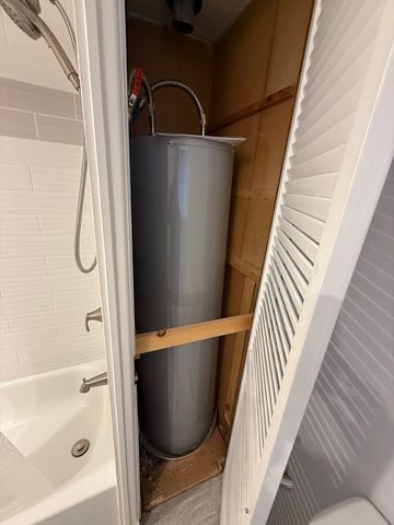 10 Willow Circle, Brimfield, MA 01010