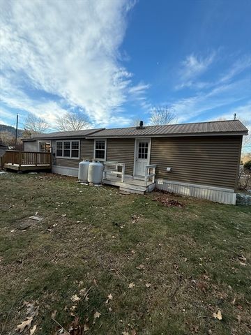 10 Willow Circle, Brimfield, MA 01010