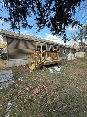 10 Willow Circle, Brimfield, MA 01010