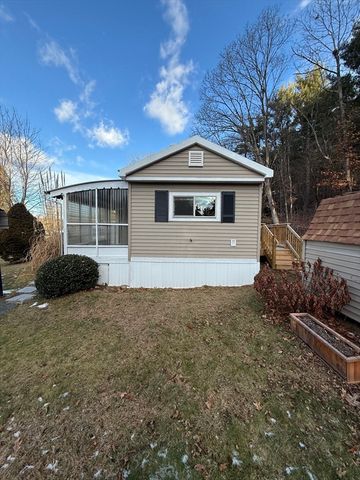 10 Willow Circle, Brimfield, MA 01010