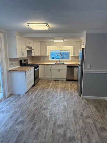 10 Willow Circle, Brimfield, MA 01010