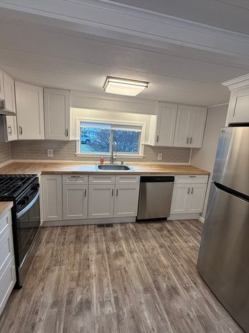 10 Willow Circle, Brimfield, MA 01010