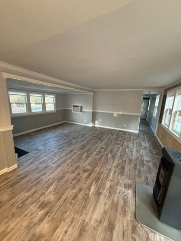 10 Willow Circle, Brimfield, MA 01010